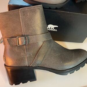 Sorel Cate Buckle Boots - size 8